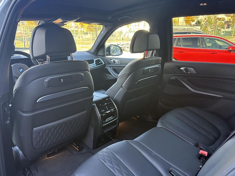 BMW X7 (2024) xDrive 40i - fotka 15 z 33
