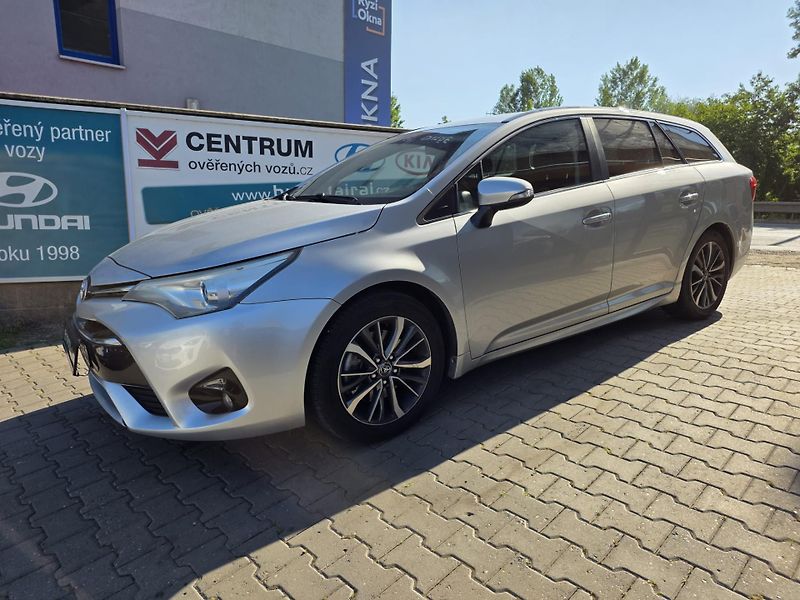 Toyota Avensis 2.0-AUT.KLIMA-KAMERA-TEMPOMAT - fotka 8 z 13