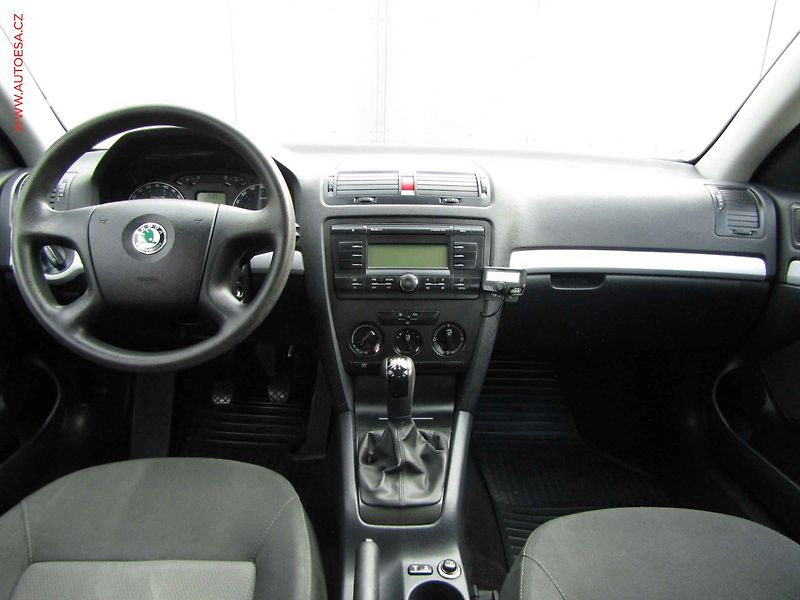 Škoda Octavia (2007) 1.6MPi, ČR, AC, STK1/28 - fotka 8 z 15