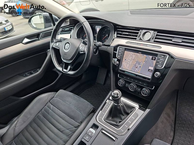 Volkswagen Passat (2015) Variant Highline, 2.0 TDI,110k - fotka 16 z 28
