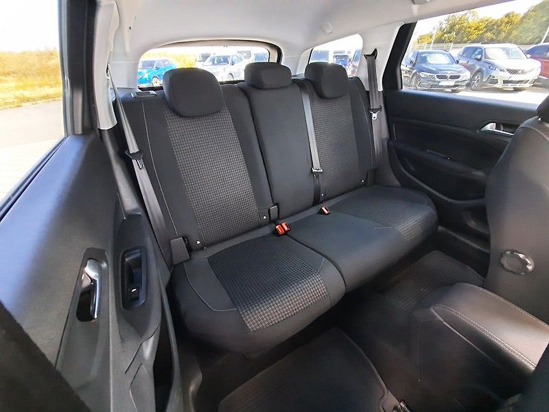 Peugeot 308 SW ACTIVE 1,5 BHDi EAT8 - fotka 5 z 25