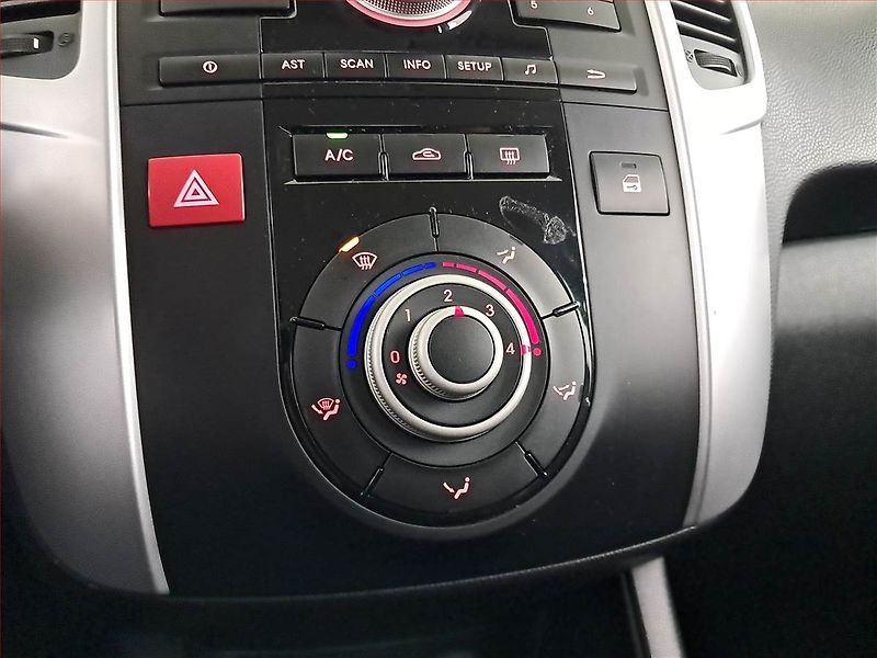 Kia Venga (2011) 1.4 CVVT, Tempomat - fotka 16 z 16