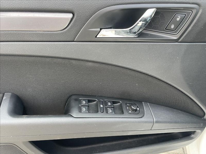 Škoda Superb 2,0 TDi 103kw Elegance Facelif - fotka 22 z 36