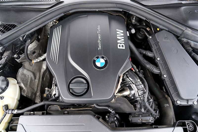 BMW Řada 3 320d automat/EfficientDynamic/ - fotka 10 z 39