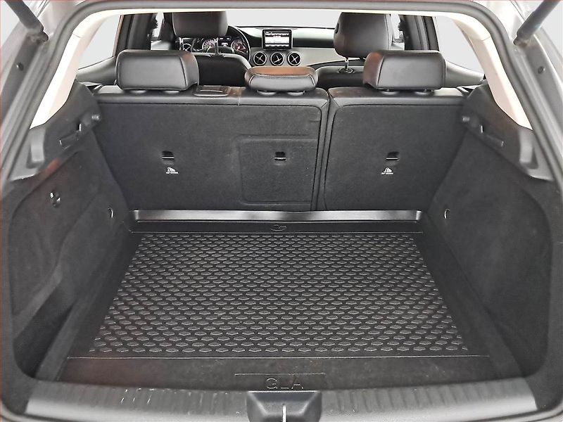 Mercedes-Benz GLA (2015) 220 CDI 4MATIC, 4X4 - fotka 14 z 23
