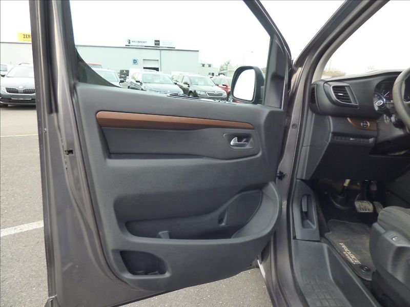 Toyota ProAce 2,0 130kw,automat  Family Comf - fotka 9 z 54