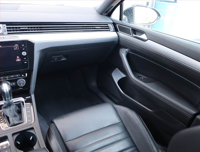 Volkswagen Passat (2018) R-Line 2.0 TDI, Automat, Kůže - fotka 8 z 22
