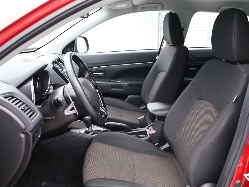 Mitsubishi ASX 2,0 Smart Mivec 110kW CVT CZ - fotka 10 z 32