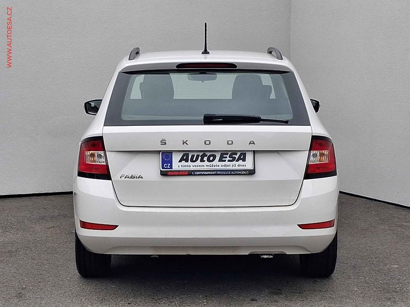 Škoda Fabia (2022) 1.0 TSi, ČR, Ambition, STK7 - fotka 5 z 17