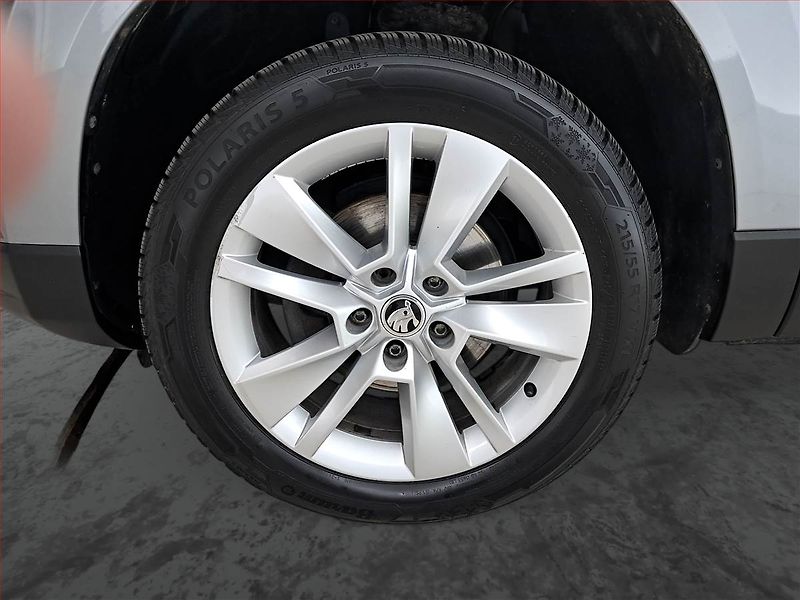 Škoda Karoq (2019) 1.6 TDI, Navi, Tempomat - fotka 14 z 19