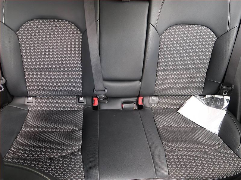 Kia Ceed (2023) Gold 1.5 T-GDI, Serv.kniha - fotka 10 z 17