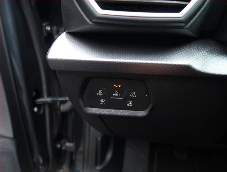 Seat Leon (2021) 1.5 TSI, Navi, Tempomat - fotka 17 z 23