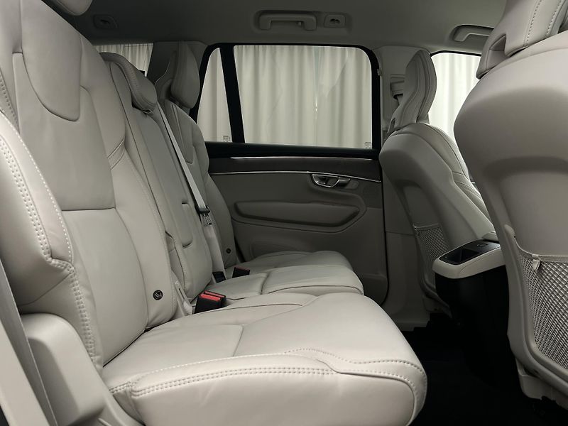 Volvo XC90 B5 AWD BRIGHT PLUS 7 MÍST - fotka 23 z 47