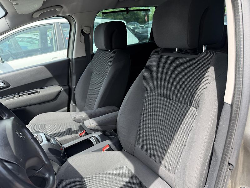 Peugeot 5008 1.6 HDI  - fotka 18 z 26