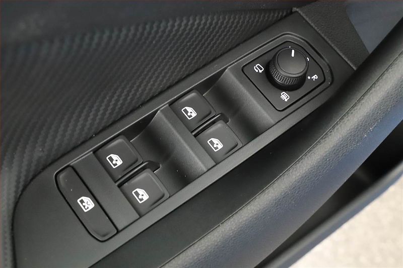 Škoda Kamiq (2026) 1.5 TSI, MONTE CARLO, AUTOMAT - fotka 9 z 20