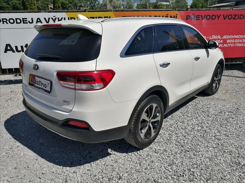 Kia Sorento 2,2 CRDi AWD ECOdynamics - fotka 3 z 27