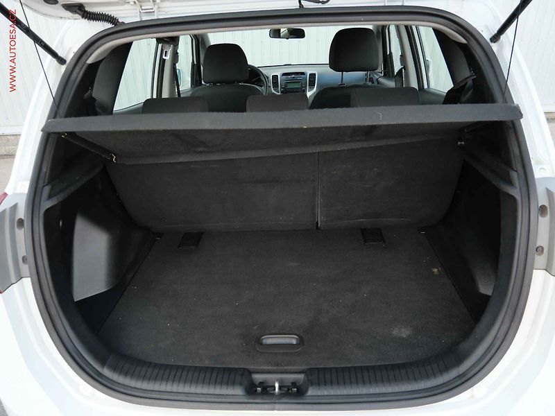 Hyundai ix20 (2011) 1.4 i - fotka 7 z 12