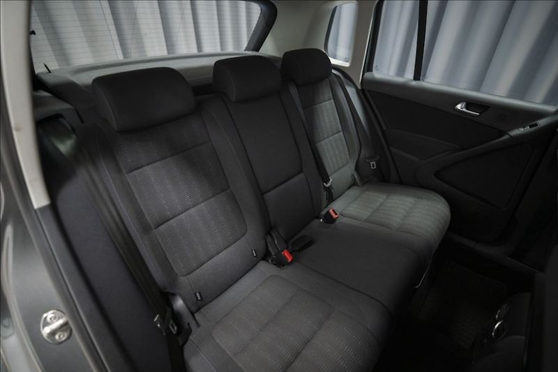 Volkswagen Tiguan 1,4 TSI KAMERA VÝHŘEV TAŽNÉ ČR - fotka 13 z 38