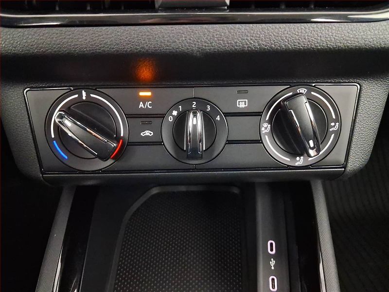 Škoda Scala (2023) Ambition 1.0 TSI, ČR,1.maj - fotka 17 z 18