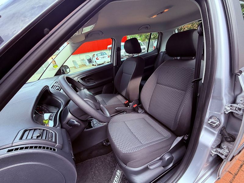 Škoda Fabia 1.2 TSi Ambiente, Serviska - fotka 14 z 22
