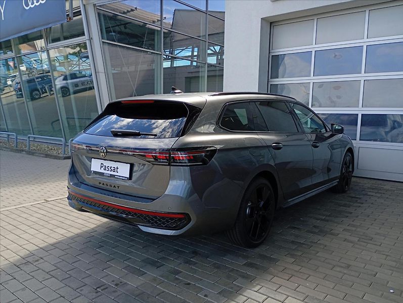 Volkswagen Passat (2026) 2,0 TDI 110kW 7DSG  R-Line Peo - fotka 5 z 19