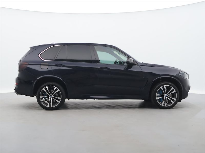 BMW X5 3.0 M50d 280kW xDrive - fotka 8 z 45