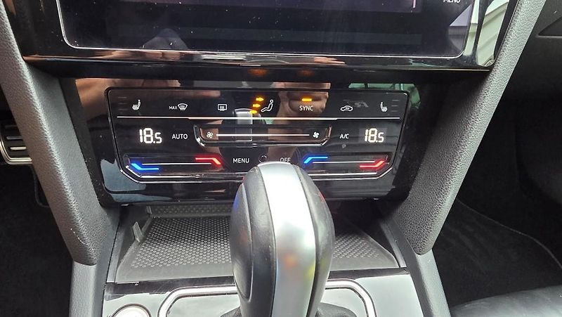 Volkswagen Passat (2023) 2.0 TDI 110kW DSG R-line - fotka 32 z 37