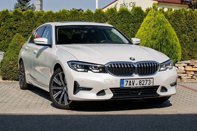 BMW Řada 3 320D XDRIVE - fotka 3 z 21