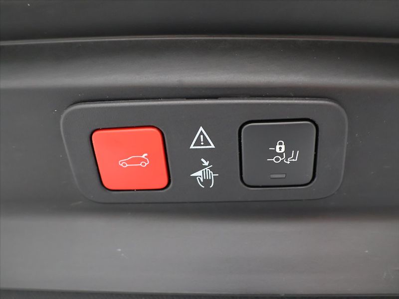 Peugeot 5008 2.0 HDI 130kW GT-line CZ DPH - fotka 11 z 35