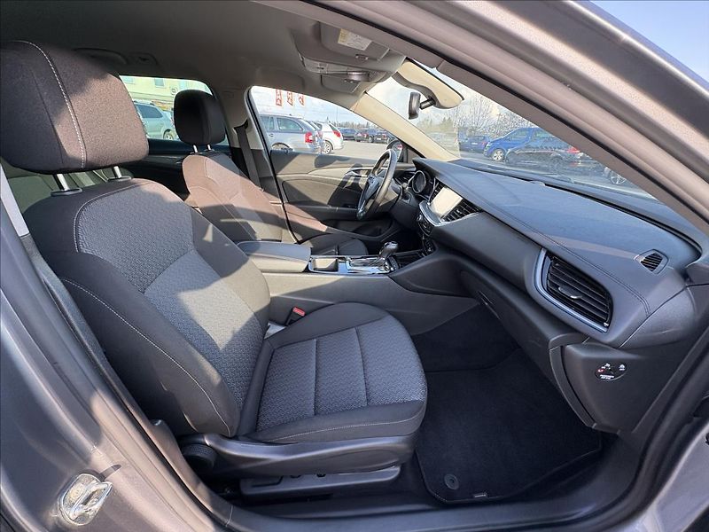 Opel Insignia 1,6 CDTi 100kW,Led,Navi,Kamera - fotka 29 z 39