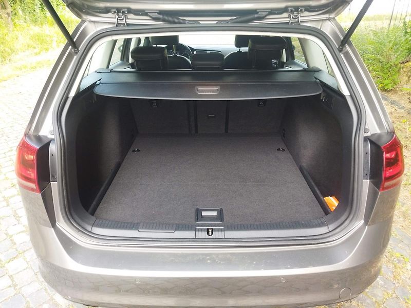 Volkswagen Golf (2016) VII. 1.2 TSI / 81 kW, GPS, - fotka 34 z 36