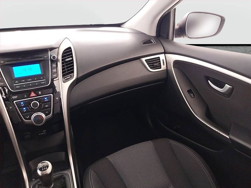 Hyundai i30 (2016) 1.6 CRDi, Serv.kniha, Xenony - fotka 8 z 21