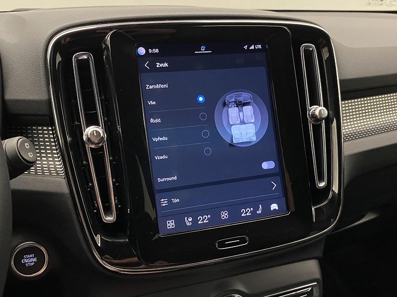 Volvo XC40 B4 AWD DARK PLUS AUT CZ - fotka 53 z 58