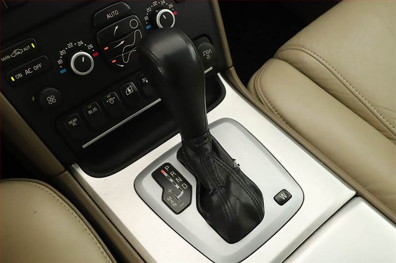 Volvo XC90 (2010) D5, 4X4, Automat, Kůže - fotka 16 z 21