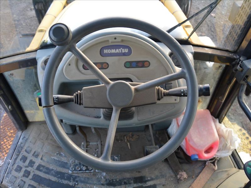 Komatsu WB 93R - fotka 12 z 14