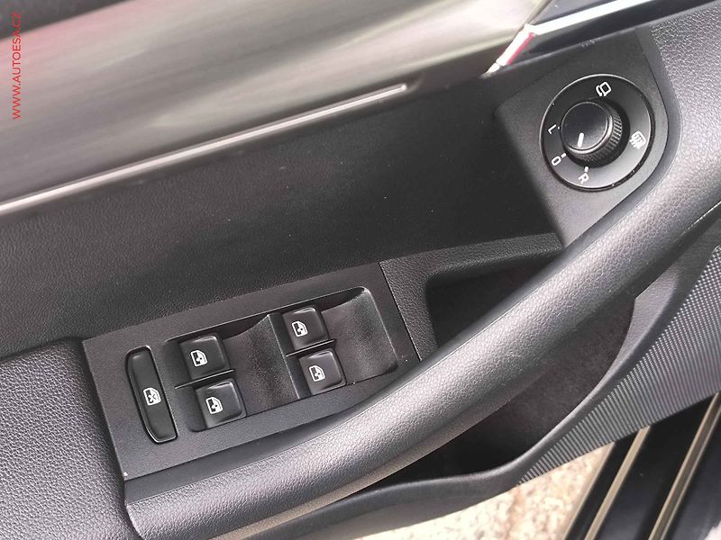 Škoda Octavia (2017) 2.0 TDI, Navi, LED - fotka 23 z 26