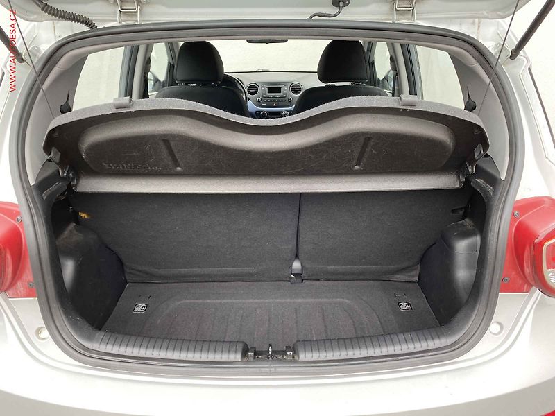 Hyundai i10 (2015) 1.0i, AC, park.asist - fotka 7 z 17