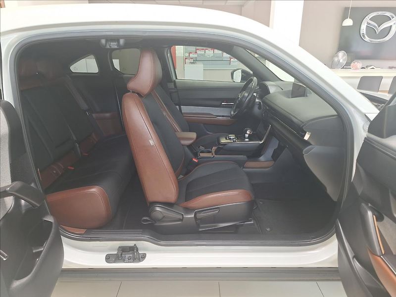 Mazda MX-30 EV e-SKYACTIV LUXURY - VINTAGE - fotka 4 z 13