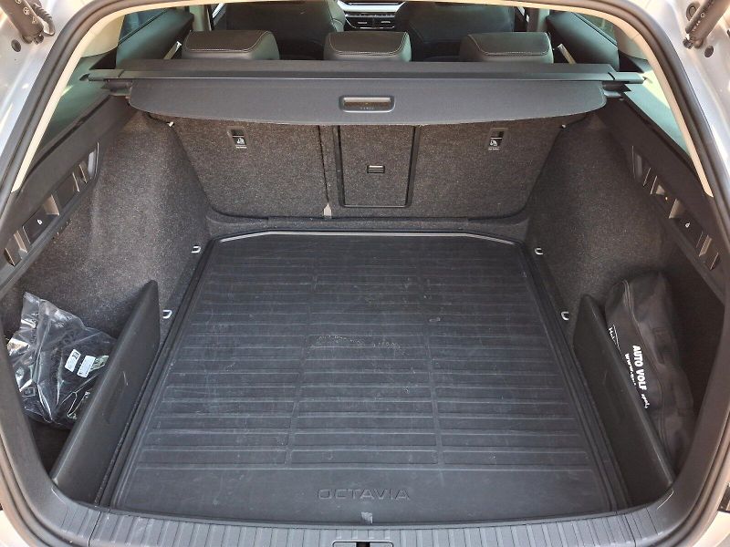 Škoda Octavia (2023) Combi Style Plus DSG 4x4 2,0TS - fotka 8 z 35