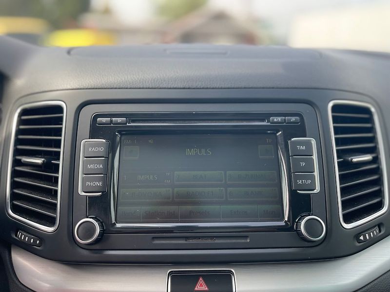 Volkswagen Sharan 2.0TDI 103kw*7MÍST*EL.DVEŘE - fotka 30 z 39