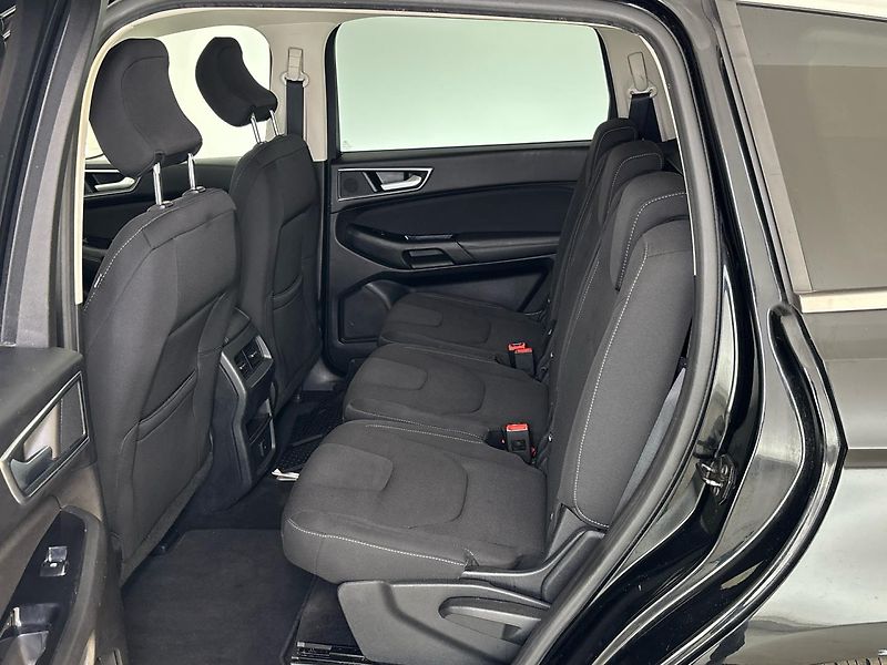 Ford S-MAX Titanium AT - fotka 8 z 28