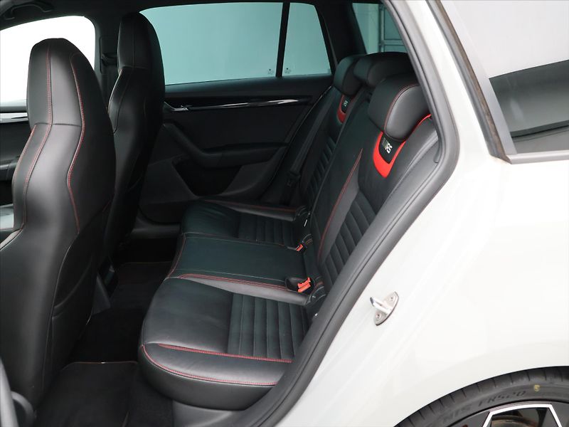 Škoda Octavia 2,0 TSI RS230 169kW DSG Canton - fotka 14 z 26