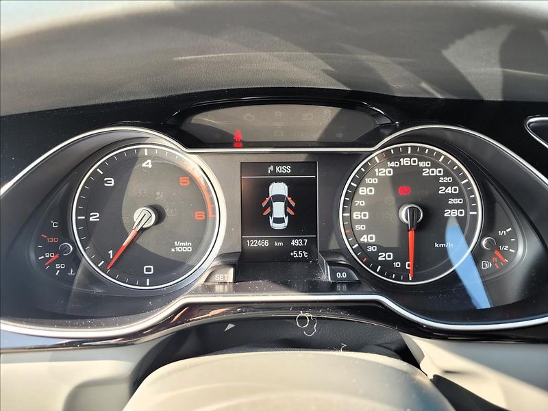 Audi A4 2,0 TDI,S-line,navi,výhřev,xen - fotka 22 z 41