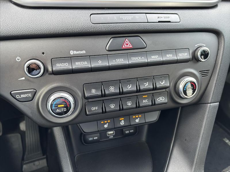 Kia Sportage 1,6 i AT 4x4 TOP ZÁRUKA TAŽNÉ - fotka 23 z 39