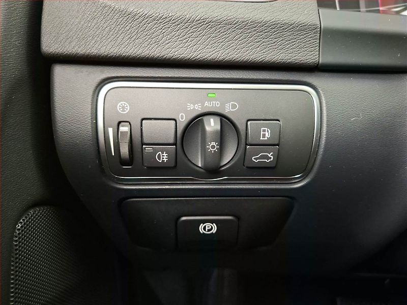 Volvo V60 (2017) D3 2.0, Automat, Xenony - fotka 18 z 20