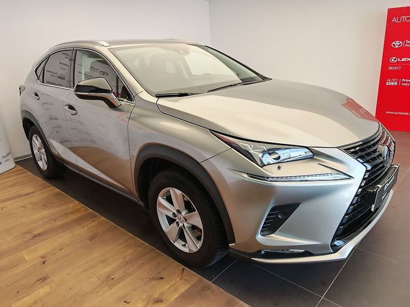 Lexus NX 300h AWD BUSINESS EDITION - fotka 3 z 39
