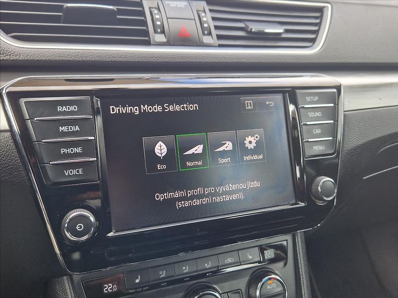 Škoda Superb 2,0 TDI 4x4 WEBASTO KAMERA TAŽ - fotka 36 z 41