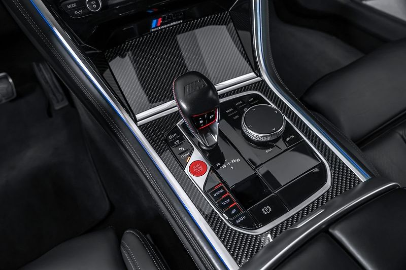 BMW M8 Coupe Competition Night Carbon - fotka 17 z 23
