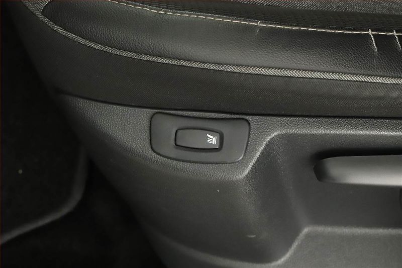 Renault Captur (2018) 1.2 TCe, Kůže, Navi, Tempomat - fotka 11 z 17