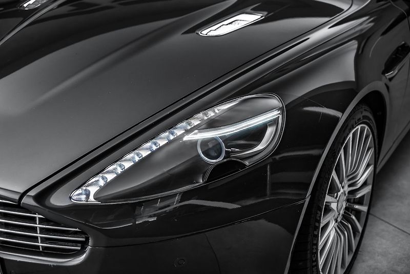 Aston Martin Rapide - fotka 9 z 25